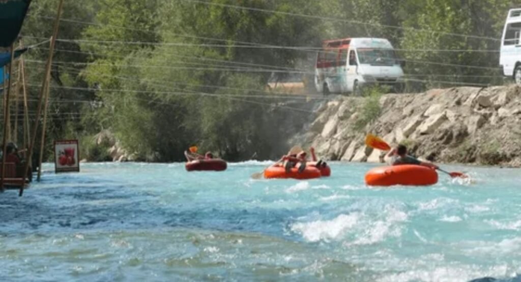 Go River Tubing on the Cahabón.