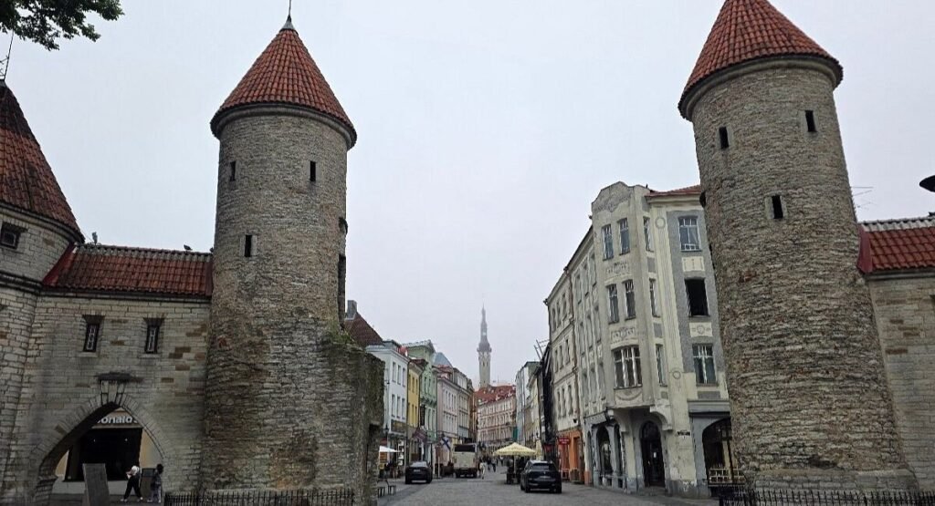 Viru Gate and Viru Street.